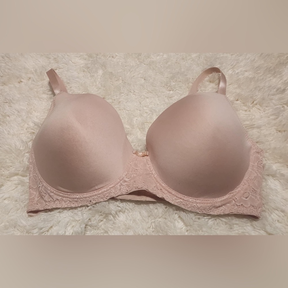 DELTA BURKE Lightly Lined Underwire Sweater Bra Peach Size 40D EUC